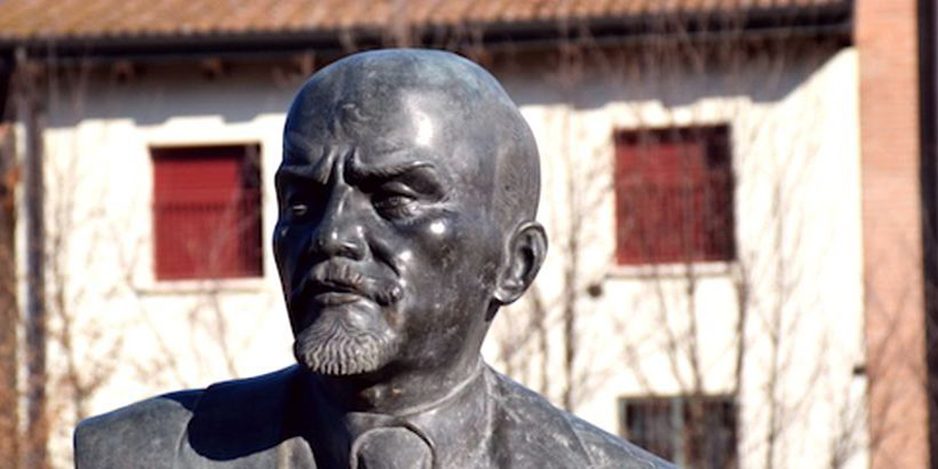 Caviago: il busto di Lenin
