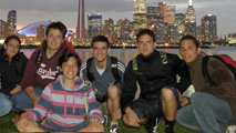 Alexandros a Toronto con amici