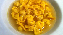 Cappelletti in brodo all'uso di Romagna