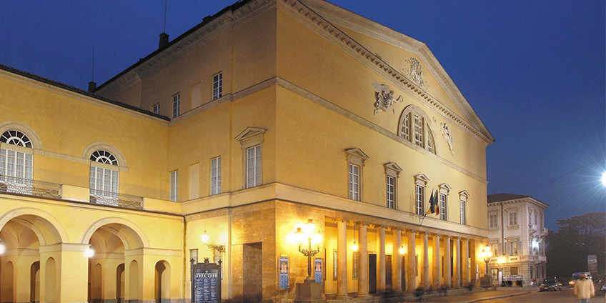 Teatro Regio di Parma notturna ph Roberto Ricci