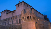 Rocca di Fontanellato, notturno, dal sito www.terreverdiane.com