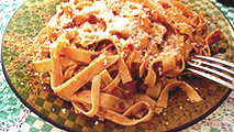 Tagliatelle di zucca con la salsiccia