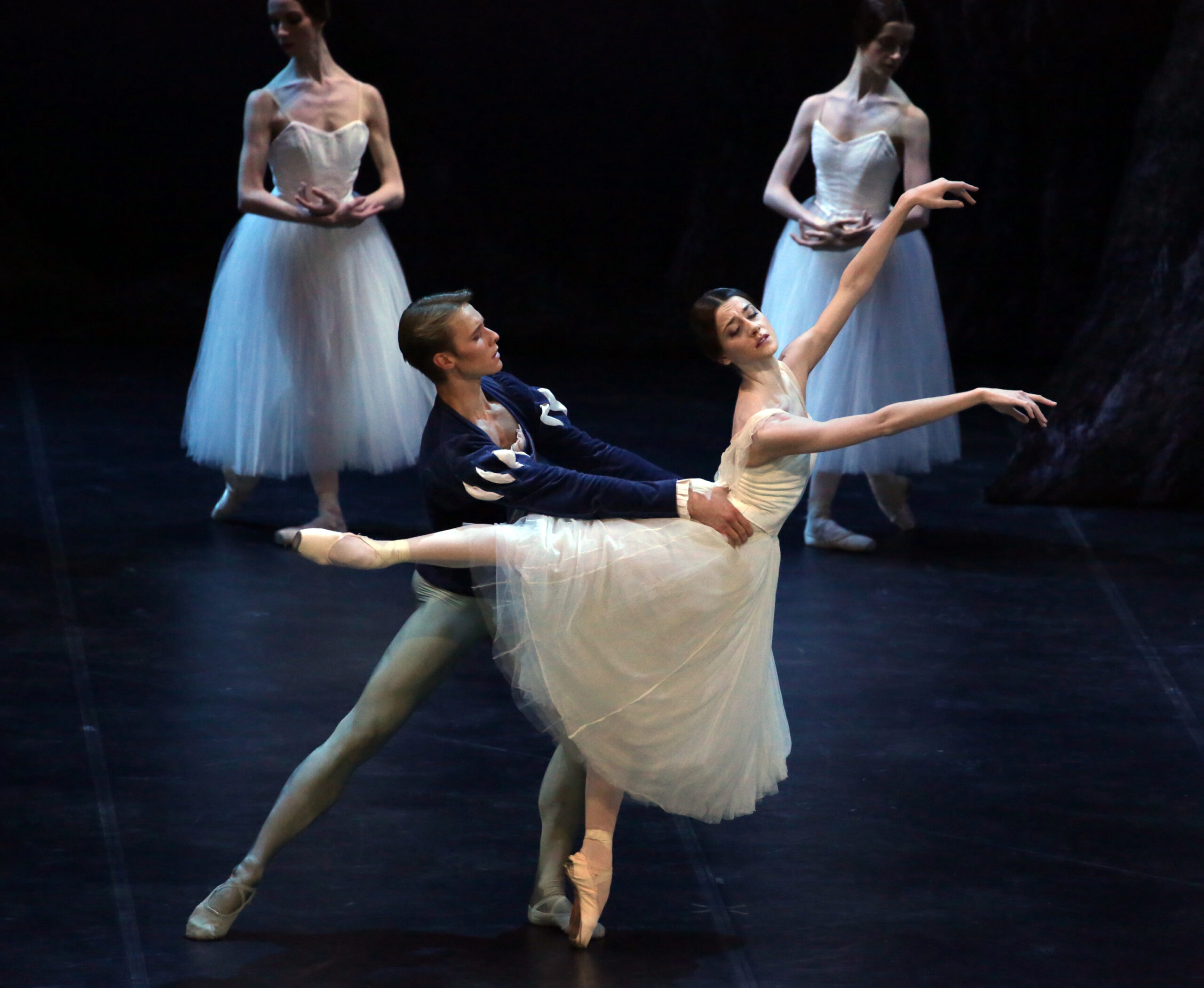 Balletto Della Scala In Giselle Nicoletta Manni Con Timofej Andrijashenko Foto Di Brescia E Amisano Teatro Alla Scala
