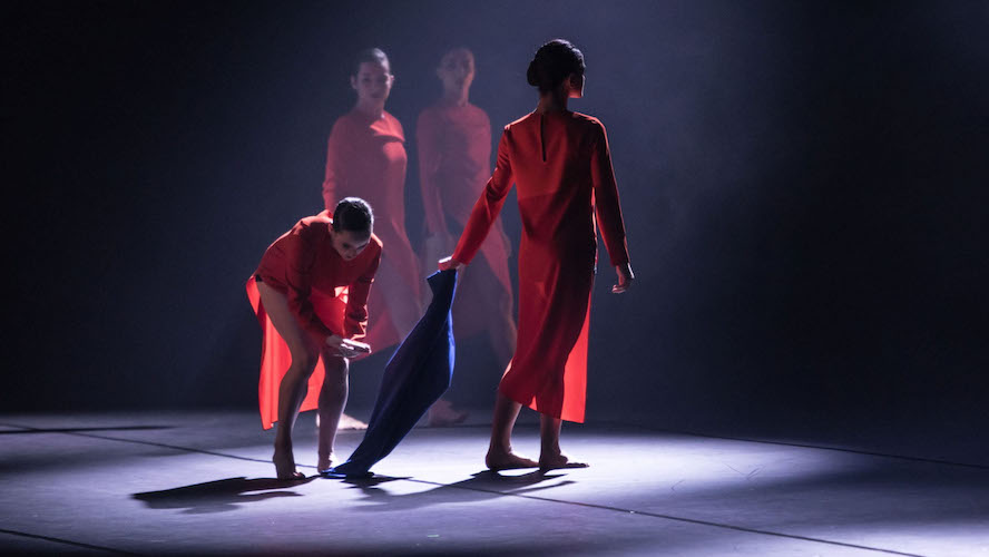 Area Jeune Ballet Genève In Kiss&Fly Di Gil Carlos Harush Foto Di Gregory Batardon