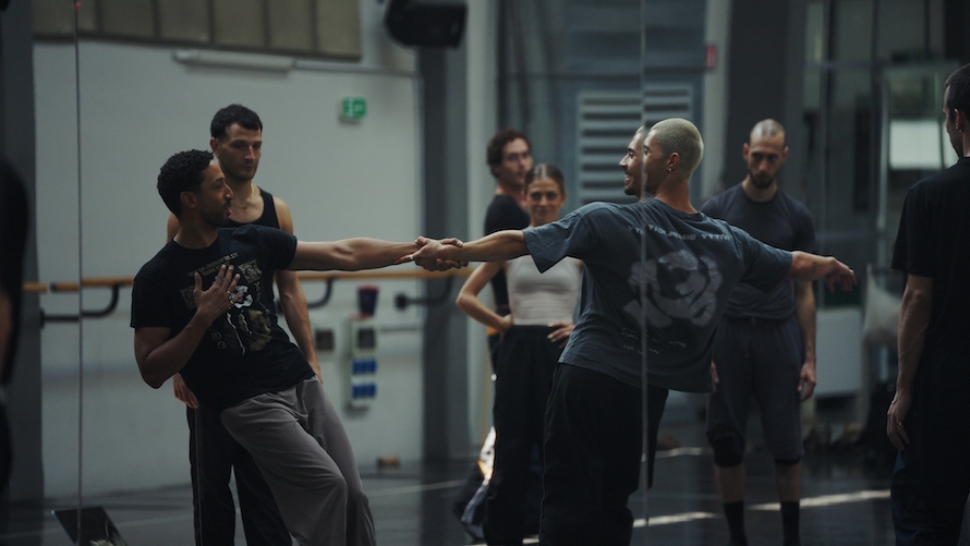Aterballetto In Prova Con Philippe Kratz Per La Nuova Creazione Doppiogioco Foto Di Valeria Civardi (2)